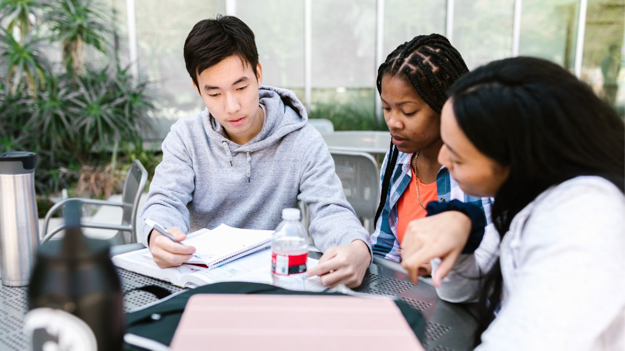 Australia Acoge a Estudiantes y Trabajadores Cualificados Extranjeros