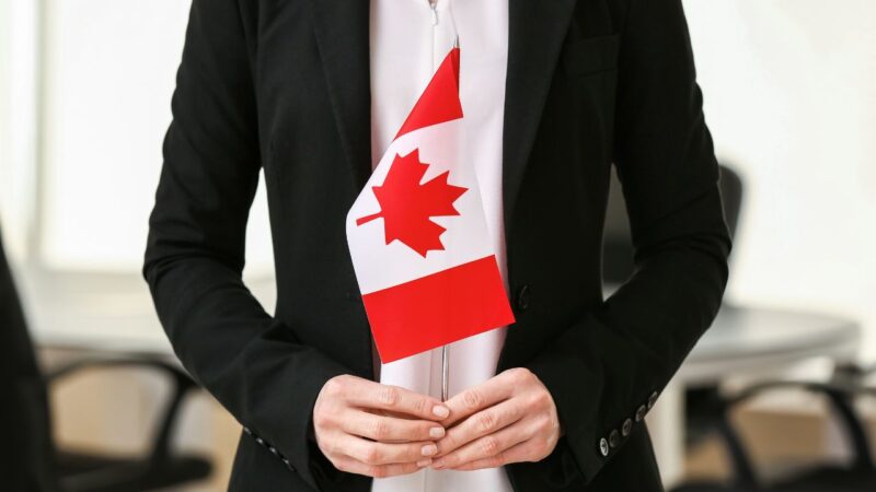 Trabajadores de la Salud Reciben Invitaciones para Inmigrar a Canadá